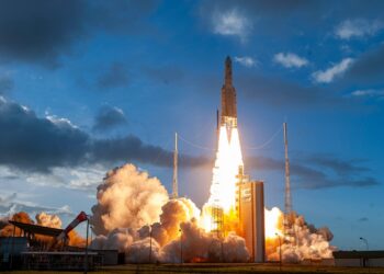 Arianespace sumó cerca de 10 lanzamientos para Ariane 6 y amplió su apuesta por constelaciones, carga y servicios orbitales.
