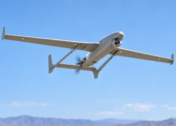 Boeing Insitu probó en vuelo el dron militar Integrator conectado a la constelación satelital OneWeb para extender sus operaciones más allá de la línea de vista.
