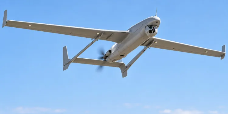 Boeing Insitu probó en vuelo el dron militar Integrator conectado a la constelación satelital OneWeb para extender sus operaciones más allá de la línea de vista.