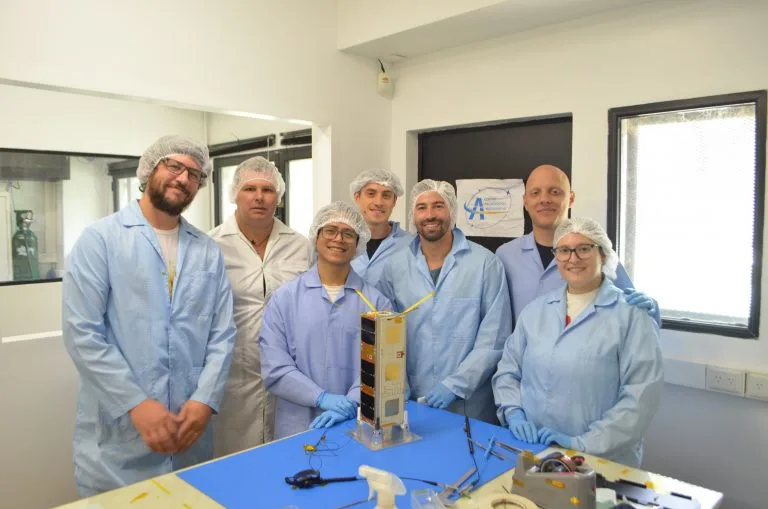 El USAT-1, primer CubeSat universitario argentino, completó una de las últimas etapas de preparación antes de su lanzamiento.