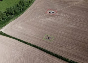 El Ejército británico completó una serie de pruebas con un enjambre de ocho drones que actúan de manera coordinada en un entorno militar realista.