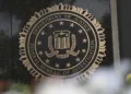 El grupo de hackers ShinyHunters asegura haber obtenido información sensible de miles de empleados actuales y anteriores del FBI.