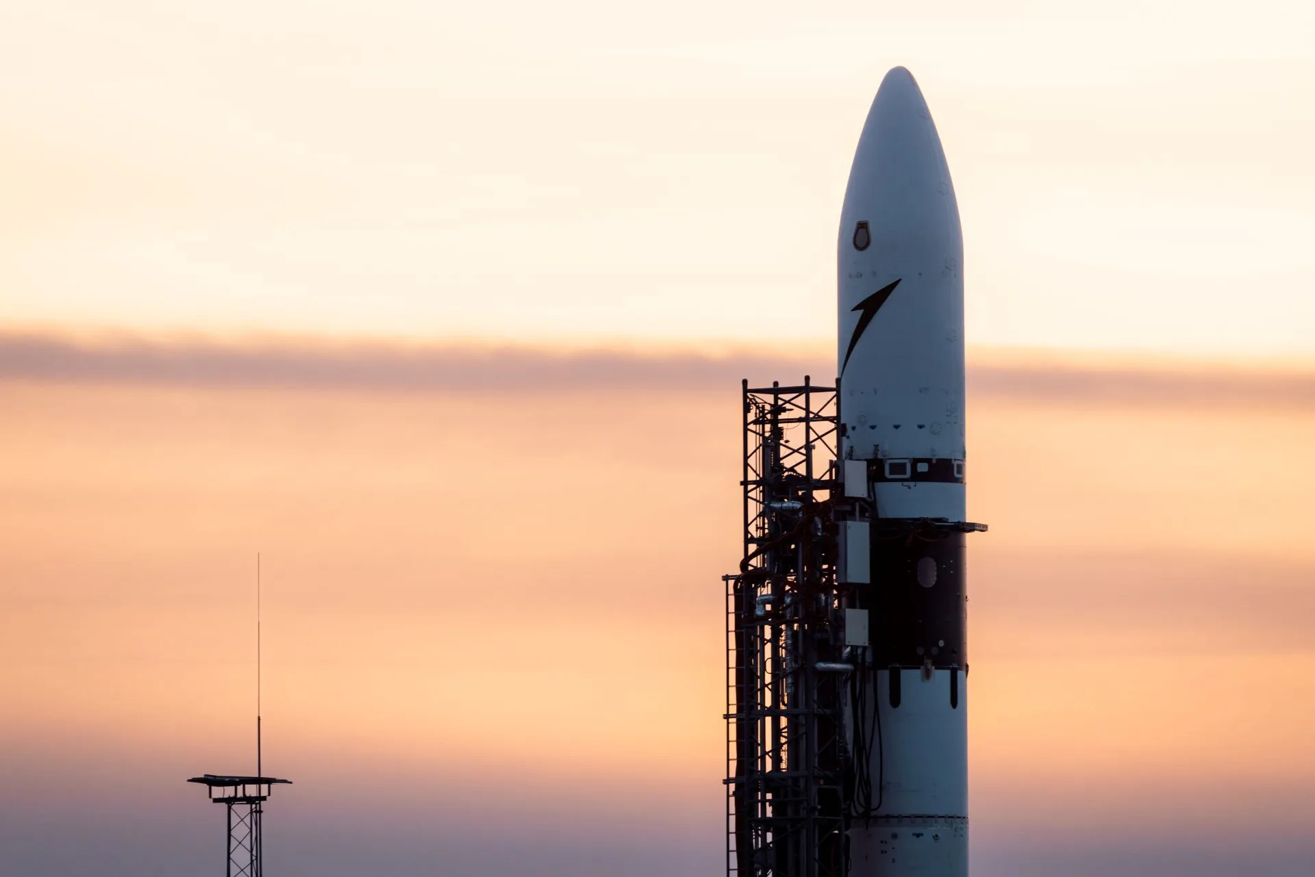 Spectrum es un lanzador de dos etapas diseñado para colocar satélites pequeños y medianos en órbita. Mide 28 metros de altura y 2 metros de diámetro, y puede transportar hasta 1.000 kilogramos hacia una órbita terrestre baja (LEO).