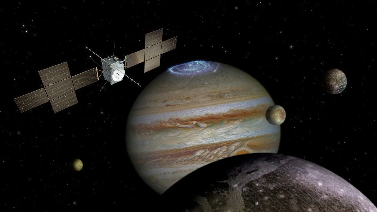 La sonda JUICE (Jupiter Icy Moons Explorer), lanzada en 2023, tiene como misión principal estudiar Júpiter y tres de sus grandes lunas heladas: Europa, Calisto y Ganímedes. Crédito: Agencia Espacial Europea (ESA).