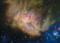 Imagen de IC 348 en el infrarrojo, una región de formación estelar a tan solo 1000 años luz de la Tierra. Se observan diminutas enanas marrones, algunas con apenas el doble de la masa de Júpiter, y estrellas jóvenes que expulsan potentes chorros que chocan contra el gas y el polvo circundantes. Crédito: NASA, ESA, CSA, Kevin Luhman (PSU), Catarina Alves de Oliveira (ESA), Mahdi Zamani (ESA/Webb).