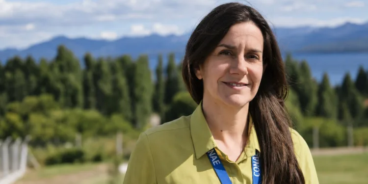 La ingeniera electrónica Josefina Pérès llega a la conducción de la agencia espacial argentina después de más de 15 años dentro del organismo y de haber ocupado puestos centrales en el desarrollo de la constelación satelital SAOCOM.