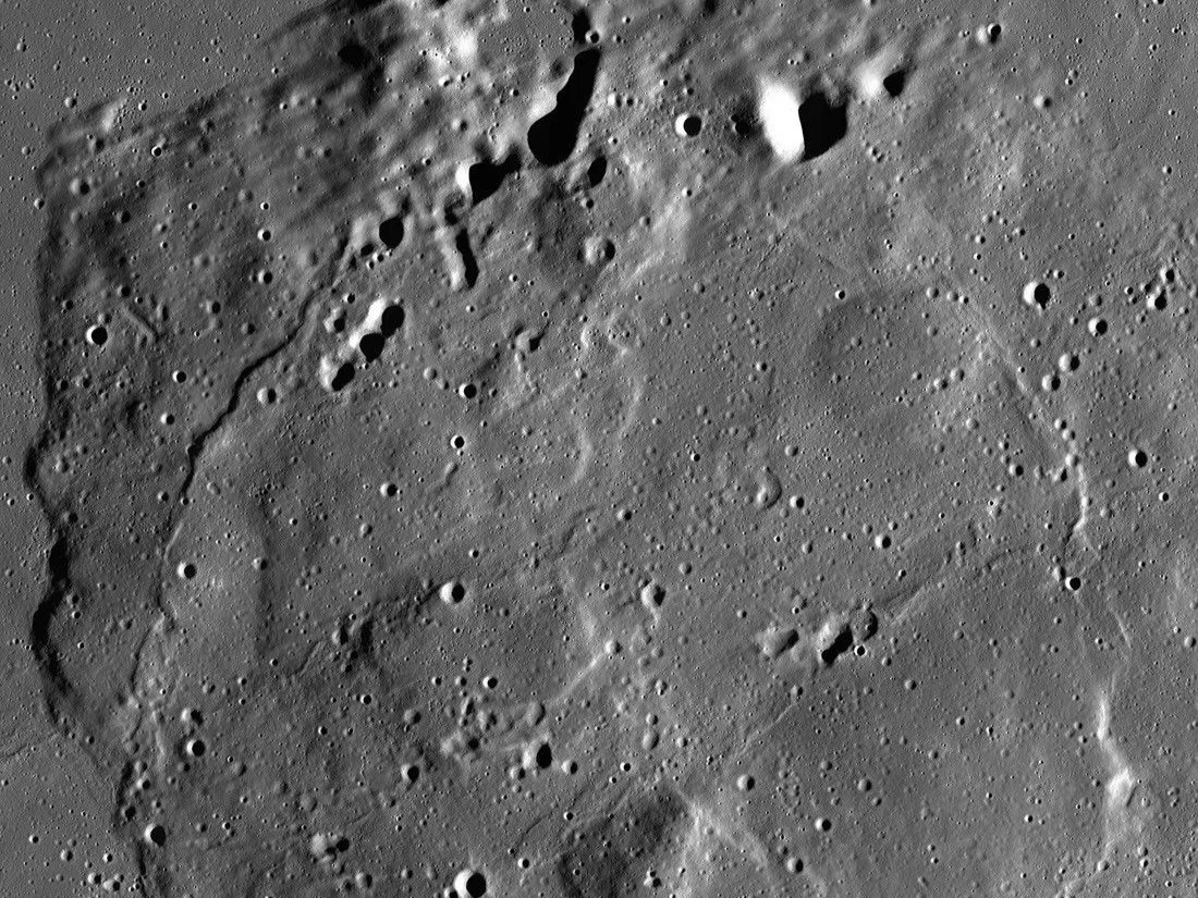 NASA e IBM desarrollaron un modelo de inteligencia artificial (IA) entrenado con datos obtenidos por distintas misiones lunares para identificar cráteres, estudiar formaciones volcánicas y estimar regiones con potencial presencia de hielo.