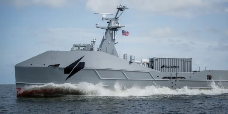 Buque de superficie no tripulado Marauder, desarrollado por Saronic Technologies, diseñado para operar de forma autónoma y transportar cargas y equipos para misiones navales.