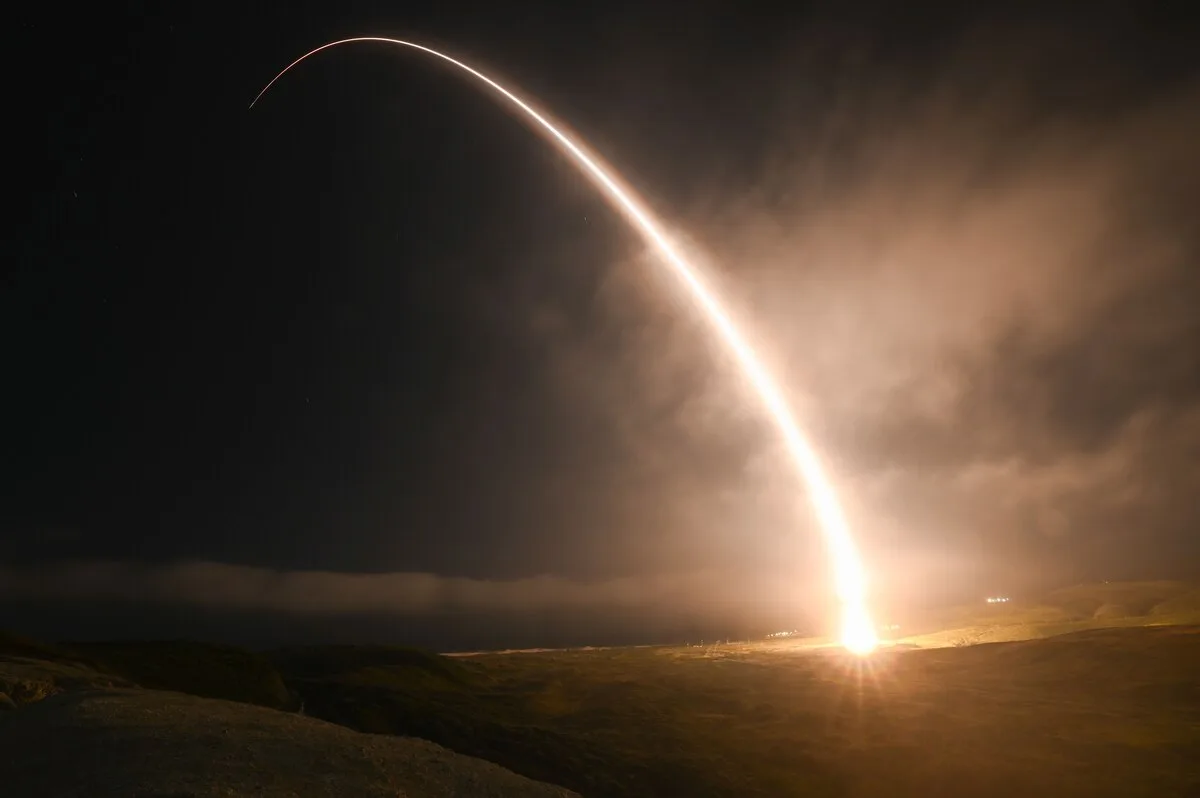 El LGM-35A Sentinel reemplazará al LGM-30G Minuteman III, introducido durante la década de 1970 y actualmente responsable del componente terrestre de la tríada nuclear estadounidense. Crédito: Fuerza Aérea de Estados Unidos.