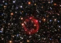 Científicos detectaron una estrella que “vuelve de la muerte” y desafía los modelos sobre su evolución.
