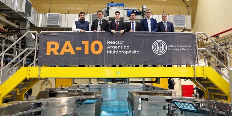 El nuevo reactor nuclea argentino RA-10 entrará en funcionamiento en 2027 y apunta a convertir al país en un proveedor global de radioisótopos.