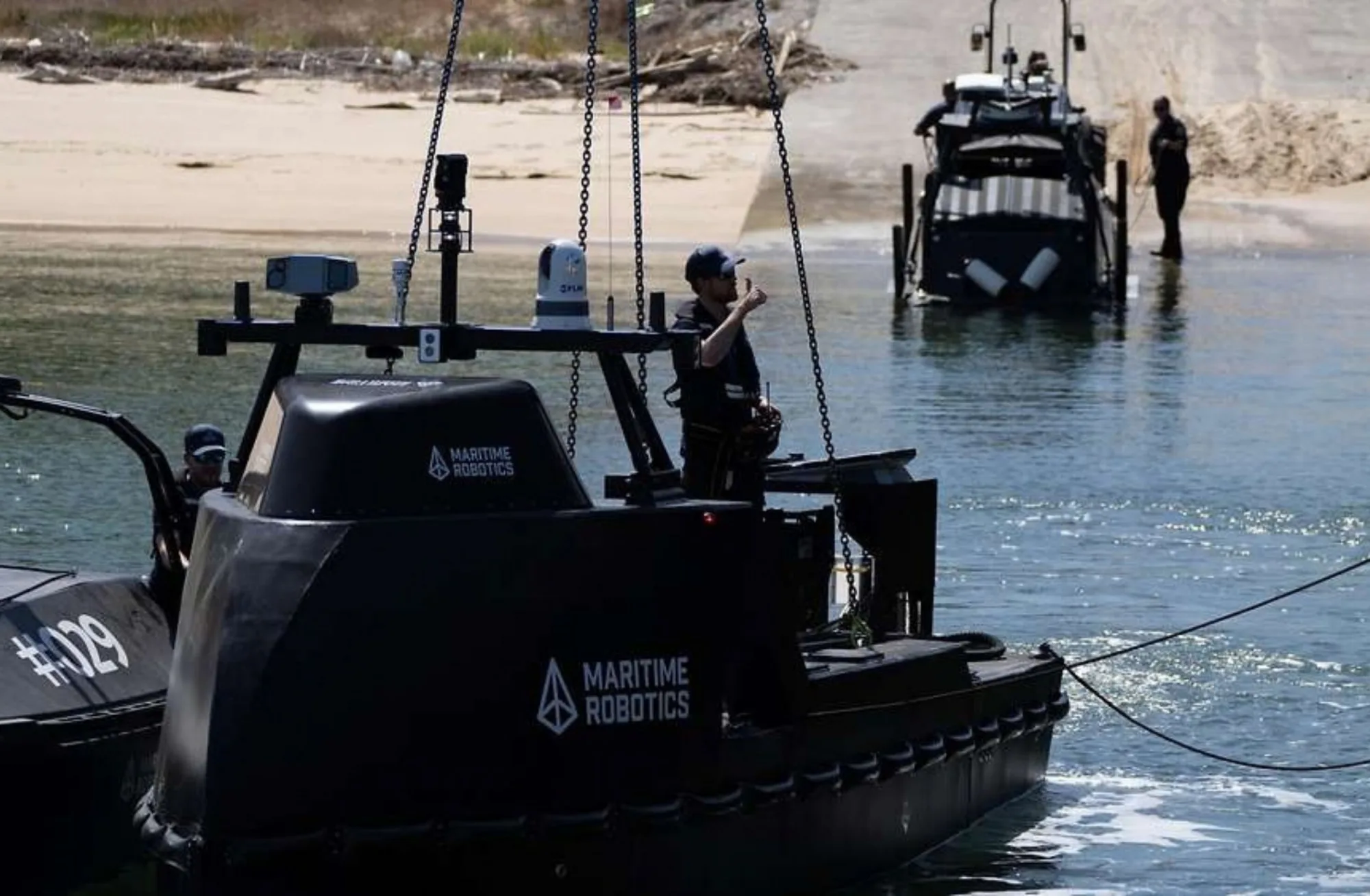 El objetivo de REPMUS (Robotic Experimentation and Prototyping with Maritime Unmanned Systems) es esayar vehículos de superficie, sistemas submarinos, sensores, comunicaciones, software y centros de comando en escenarios destinados a reproducir condiciones operativas reales.