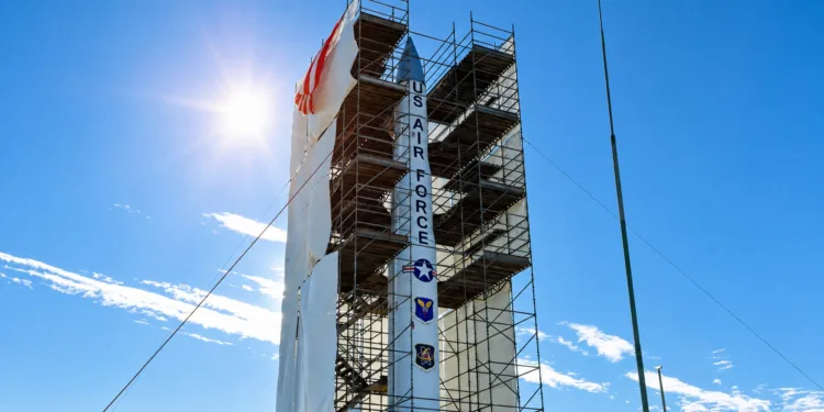 EE.UU. ensambló por primera vez su nuevo misil intercontinental Sentinel y prepara las pruebas de vuelo para 2027.