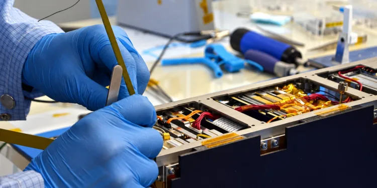 El USAT-1 es un CubeSat de formato 3U de unos 3 kilos de masa que viajará como parte de la misión compartida Transporter-18 de SpaceX. Crédito: UNLP.