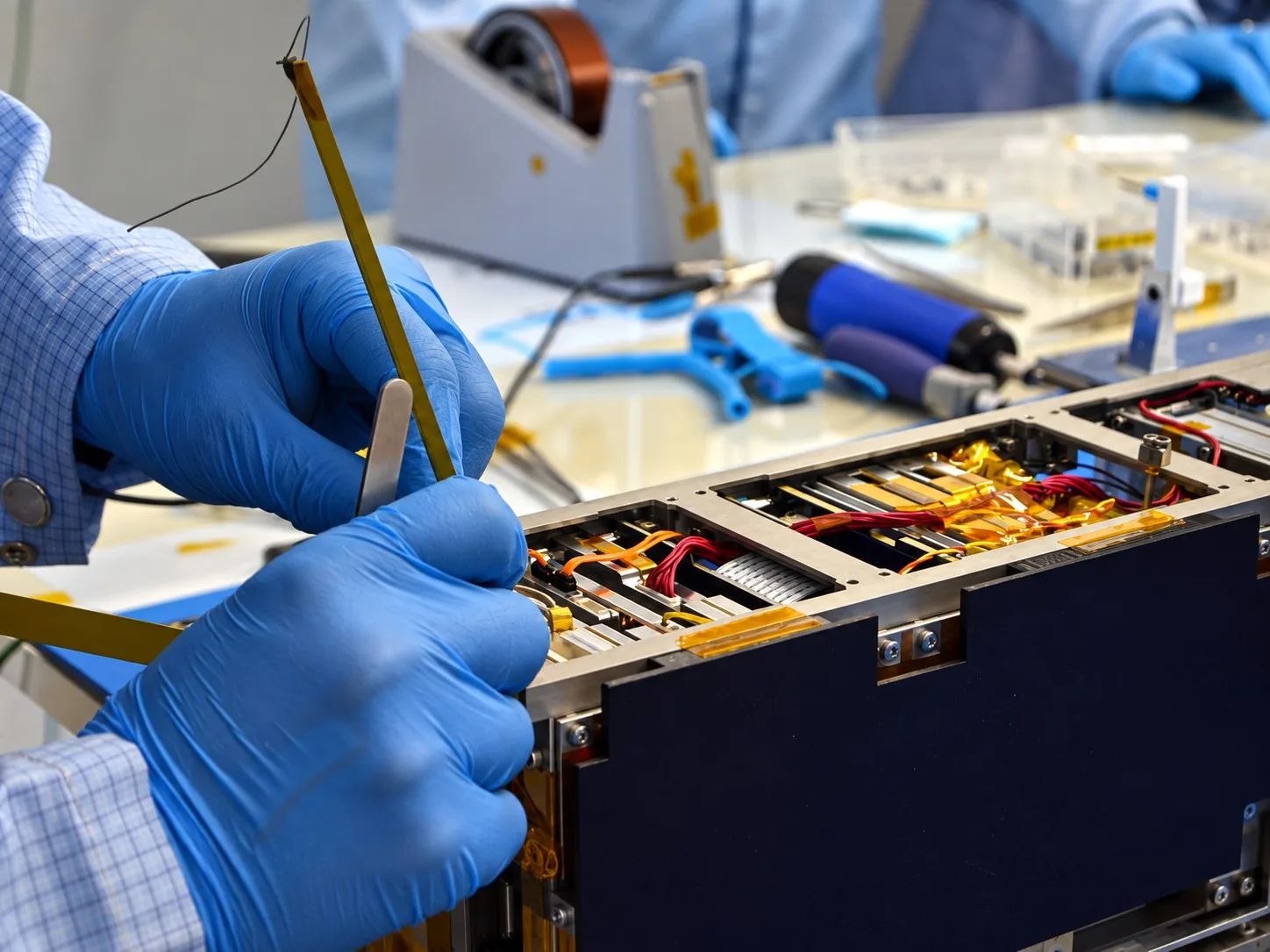 El USAT-1 es un CubeSat de formato 3U de unos 3 kilos de masa que viajará como parte de la misión compartida Transporter-18 de SpaceX. Crédito: UNLP.