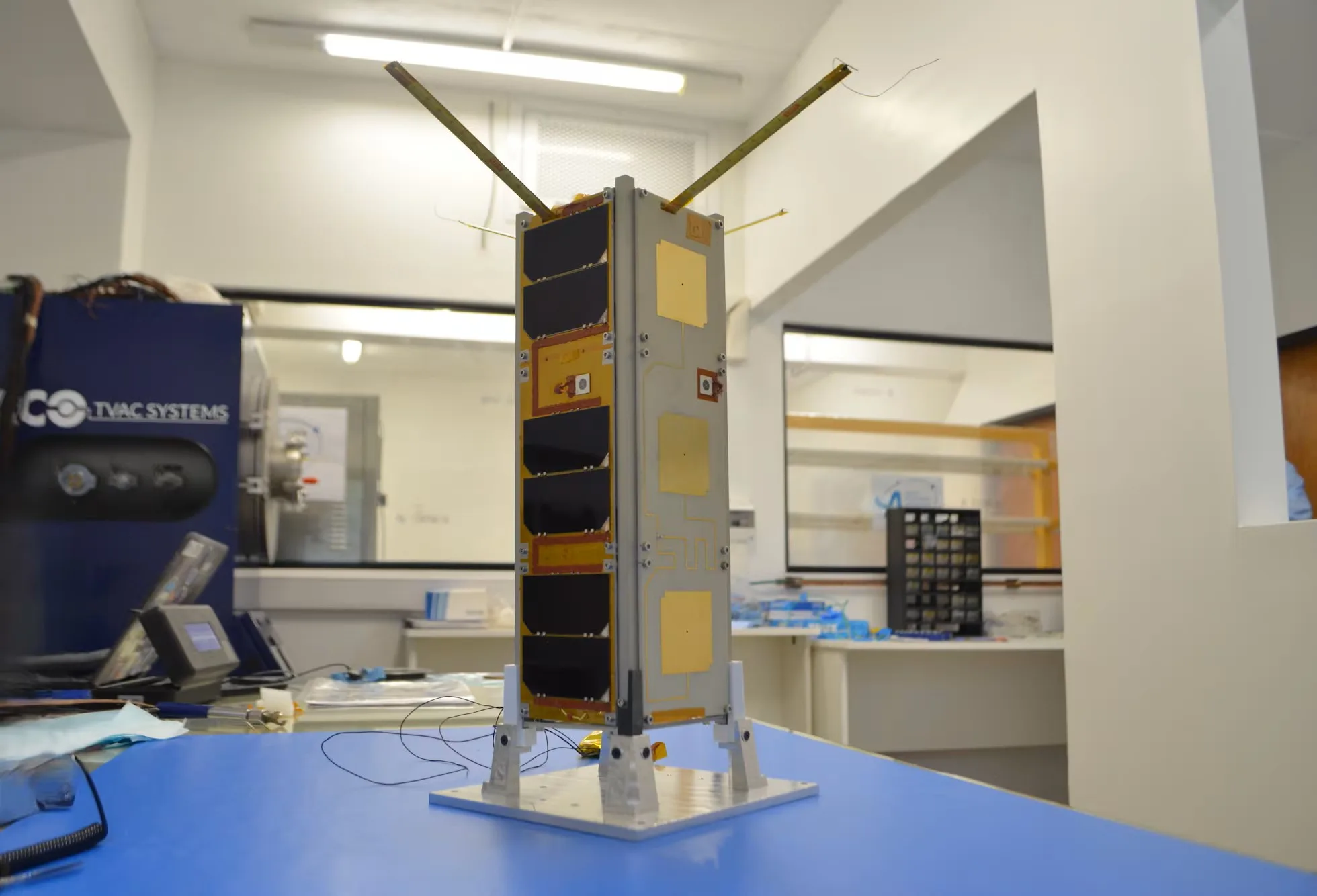 Argentina pondrá mañana en órbita el USAT-1, el primer CubeSat universitario argentino diseñado y construido íntegramente por una universidad nacional, la UNLP. Crédito: UNLP.