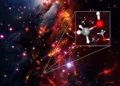 El radiotelescopio ALMA descubrió una forma de alcohol nunca antes detectada en el espacio, que es 100 veces más abundante de lo que predecían los científicos.