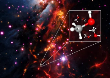 El radiotelescopio ALMA descubrió una forma de alcohol nunca antes detectada en el espacio, que es 100 veces más abundante de lo que predecían los científicos.