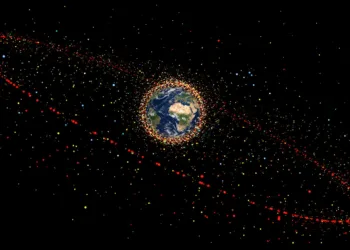 Ante el creciente problema de la basura espacial, Europa propone retirar los desechos del espacio con enjambres de robots.