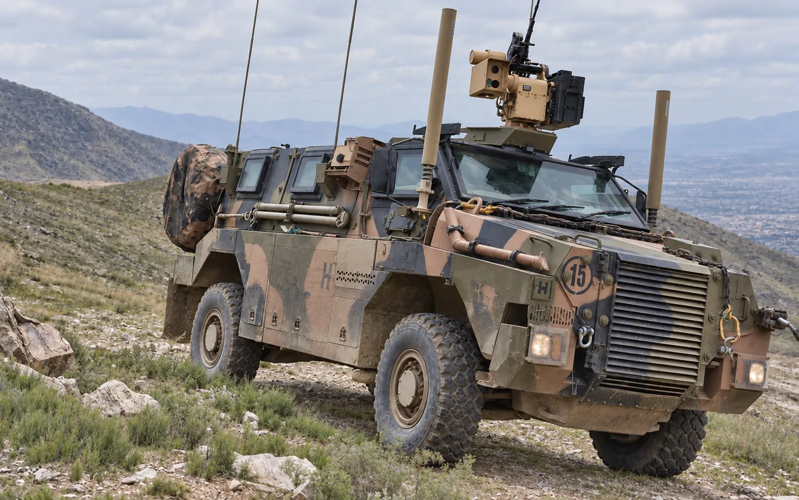 El Bushmaster es un vehículo blindado de transporte de tropas fabricado por Thales en Australia, diseñado para proteger a sus ocupantes frente a minas y artefactos explosivos.