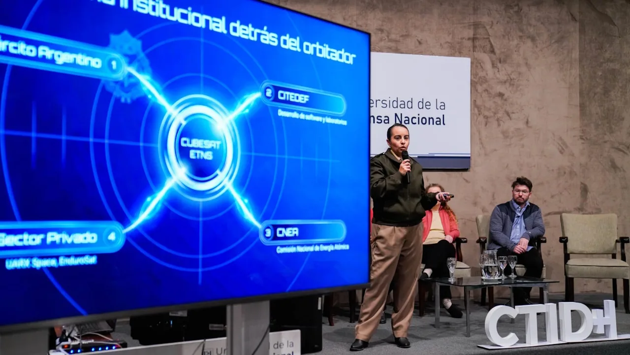 El Ejército Argentino, junto con el Instituto de Investigaciones Científicas y Técnicas para la Defensa (CITEDEF) y la Comisión Nacional de Energía Atómica (CNEA), puso en órbita su primer nanosatélite, el ETNS, para adquirir experiencia en el diseño y operación de sistemas espaciales.