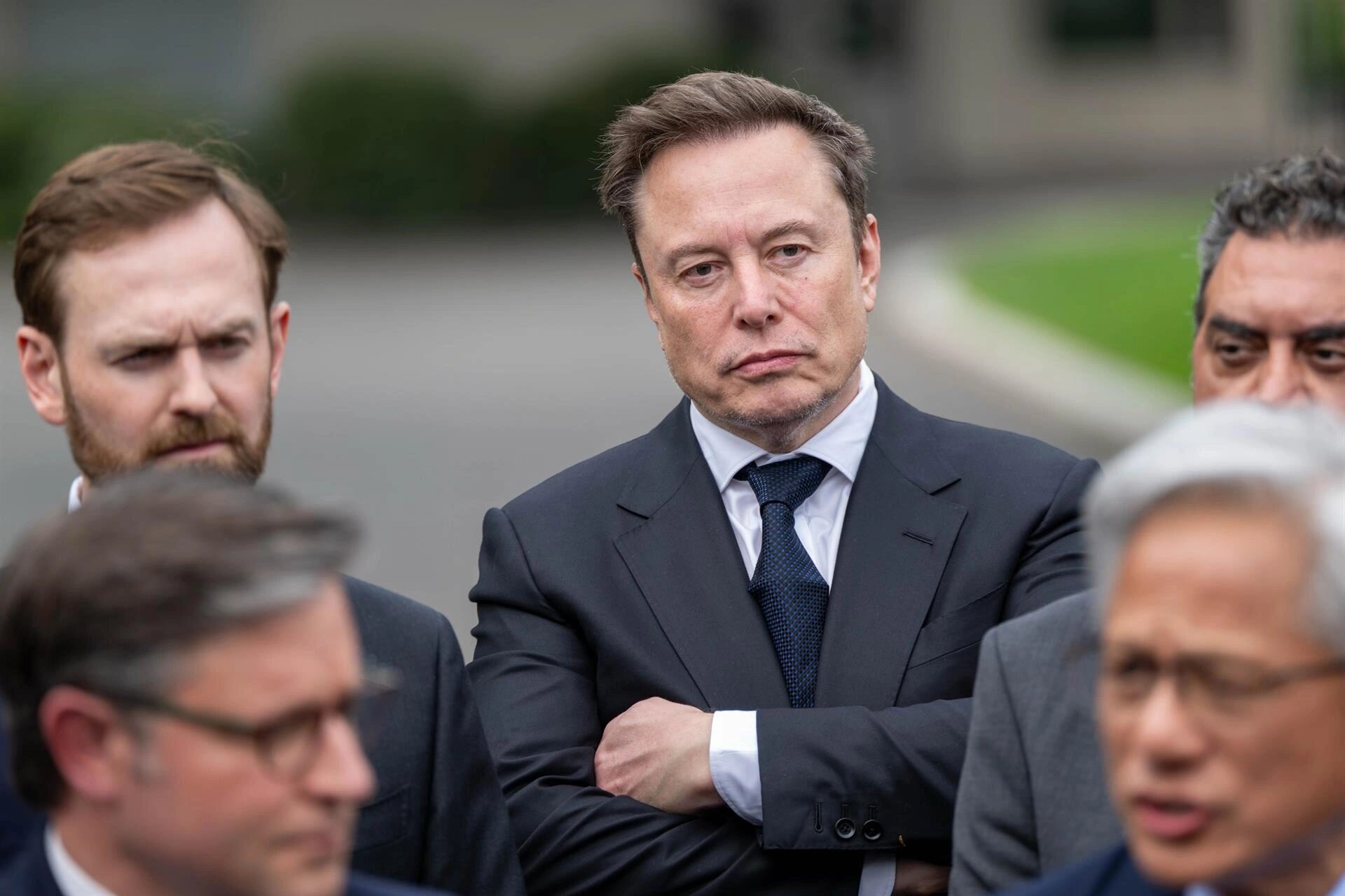 El senador estadounidense Richard Blumenthal anunció una investigación sobre las restricciones de comunicaciones satelitales que afectaron a Ucrania y pidió explicaciones a Elon Musk y a Pete Hegseth.