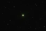 Astrónomos encuentran la primera estrella verde del Universo: está a 280 años luz y su color se debe a restos planetarios.