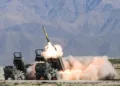 El sistema HIMARS puede lanzar cohetes de precisión GMLRS, cuyos motores sólidos producirá la nueva planta de L3Harris en Camden, Arkansas.