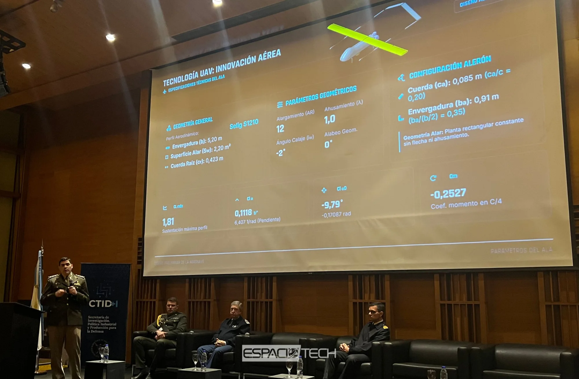 En la octava Jornada de Ciencia, Tecnología e Innovación para la Defensa (CTID+I), el capitán Juan Manuel Terán, de la Dirección General de Investigación y Desarrollo del Ejército Argentino, explicó cómo se diseña un dron de ala fija a partir de los requisitos de una misión.