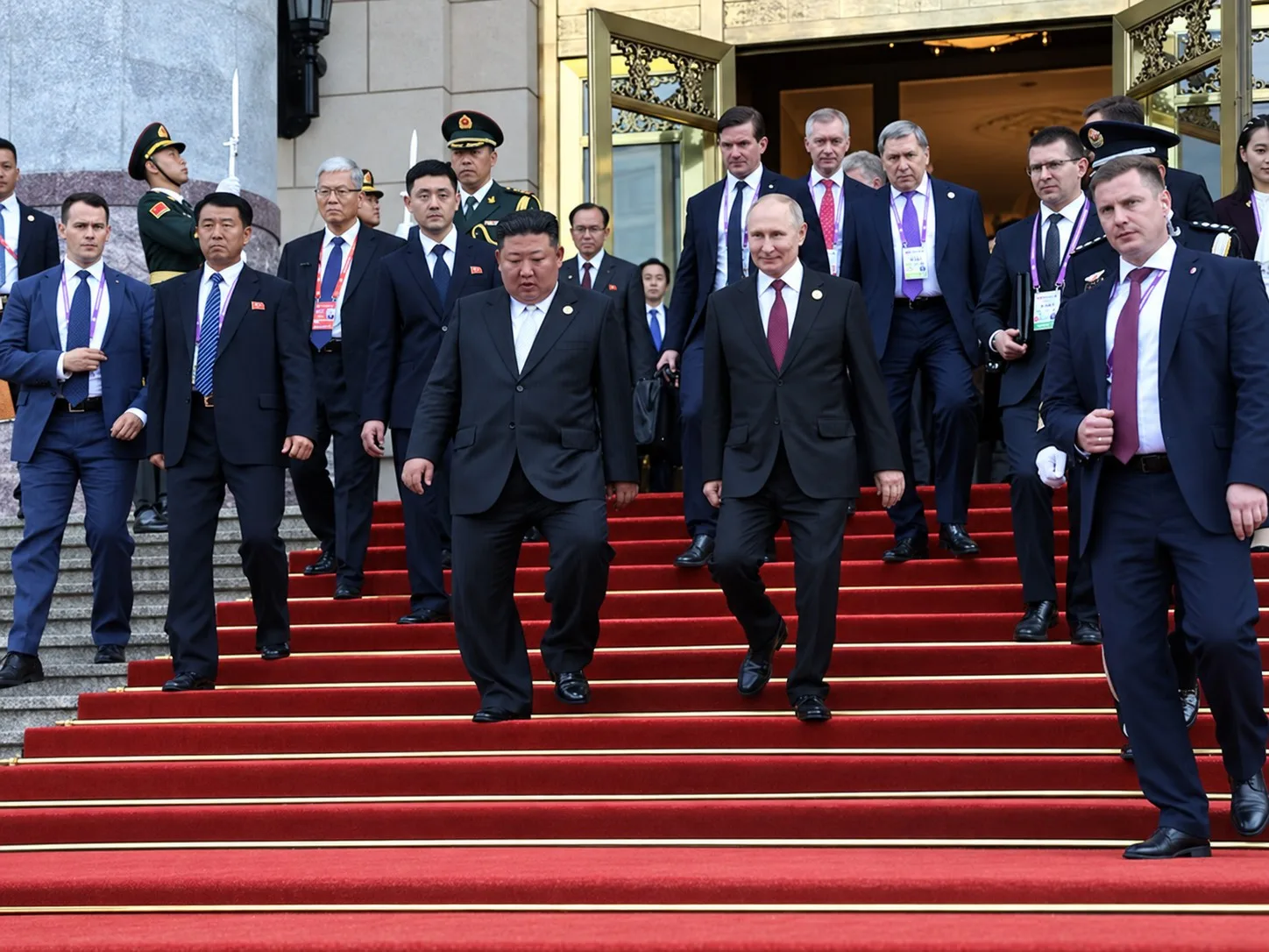 El presidente ruso Vladimir Putin y el líder norcoreano Kim Jong Un caminan hacia el automóvil durante su reunión en Pekín, China, el 3 de septiembre de 2025. Crédito: Alexander Kazakov/ REUTERS.
