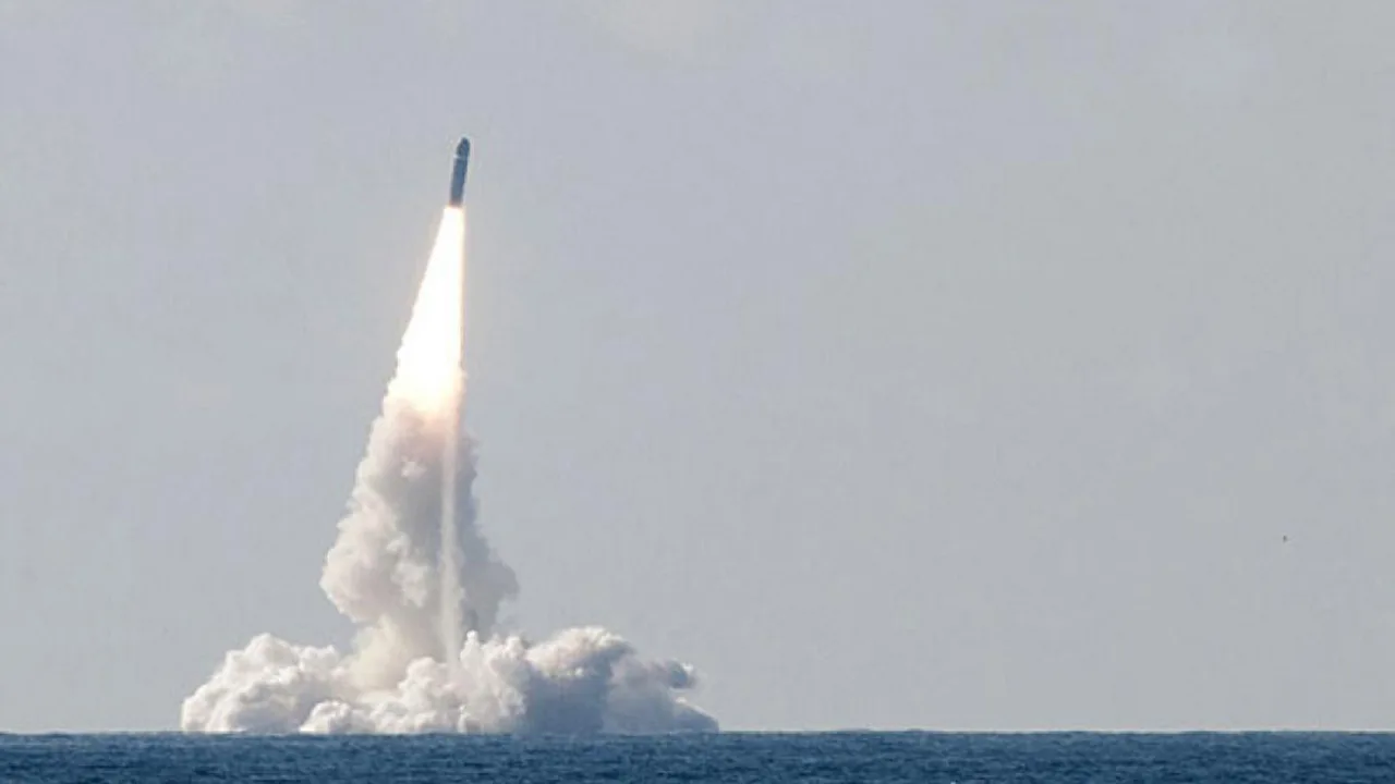 Francia probó por primera vez desde un submarino el misil M51.3.