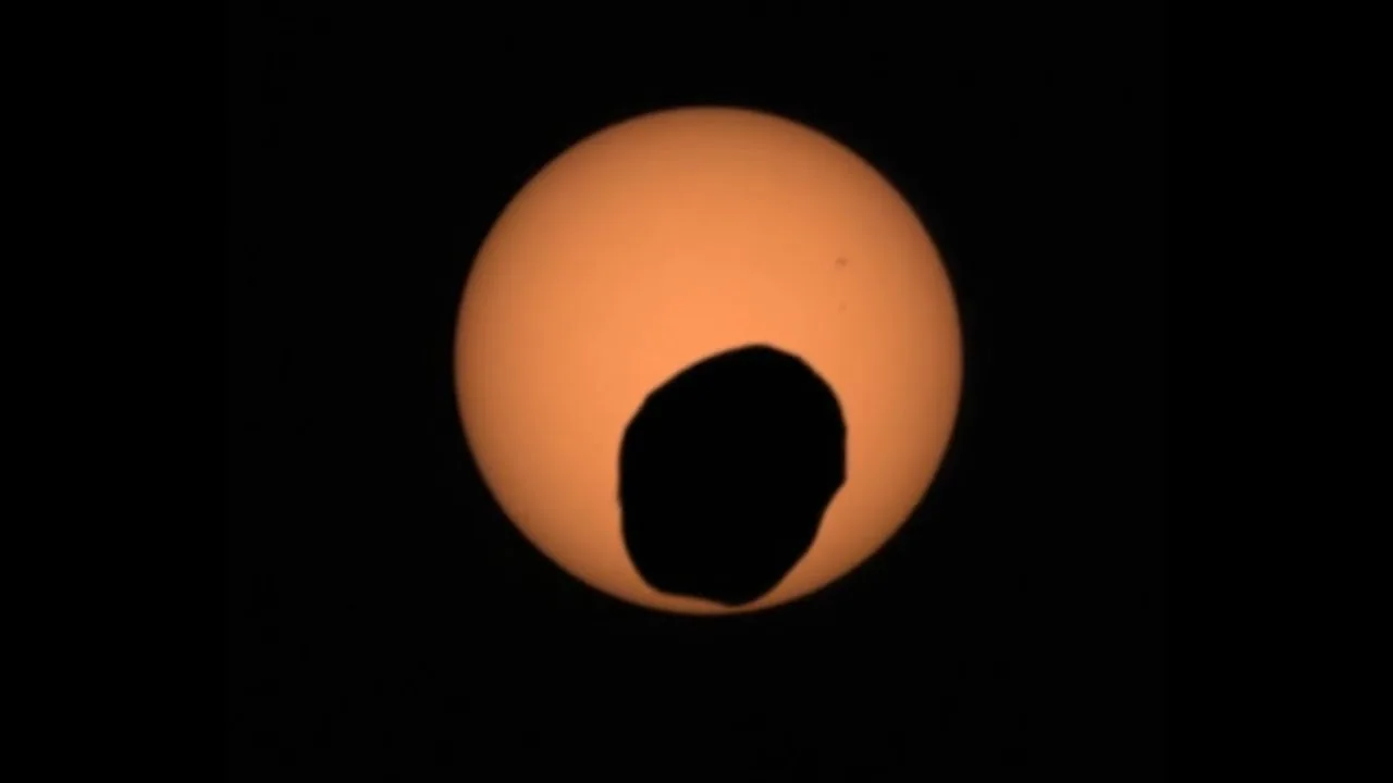 Martian Moons eXploration (MMX) es una sonda japonesa cuyo objetivo es investigar el origen de las lunas marcianas y desarrollar nuevas tecnologías de exploración.