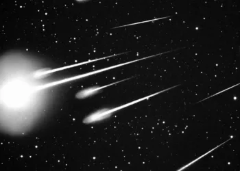 Los restos del cometa Halley producirán una lluvia de meteoros visible desde Argentina, con su mayor actividad el 21 y 22 de octubre.