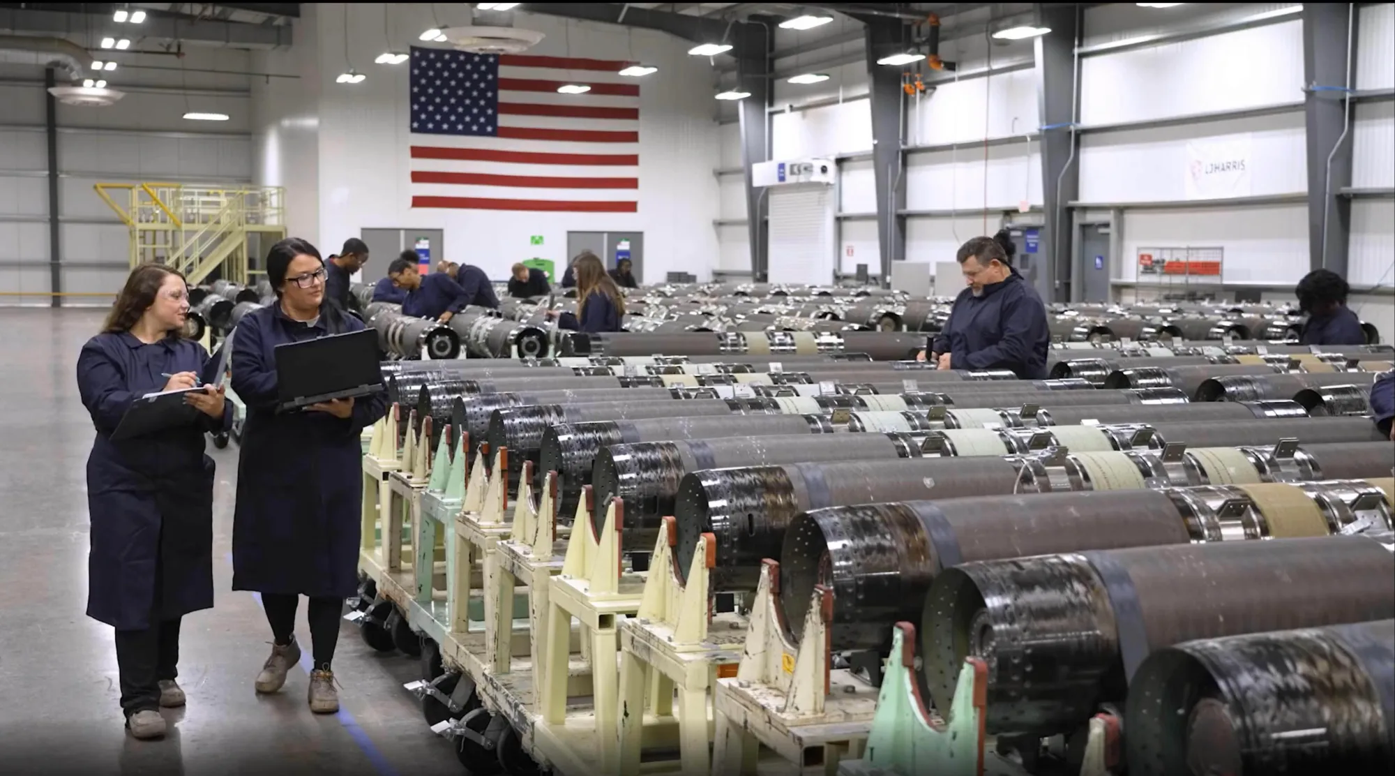L3Harris inauguró una planta en Camden, Arkansas, diseñada para duplicar su capacidad de producción de motores sólidos para los cohetes de precisión GMLRS. Crédito: L3Harris.