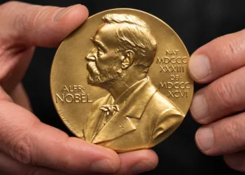 Los Nobel 2026 reconocieron a ocho personas por sus aportes a la ciencia, la literatura y la paz.