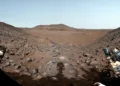 El rover Perseverance de la NASA identificó por primera vez sobre la superficie marciana partículas de apenas 100 nanómetros, unas 700 veces más pequeñas que el grosor de un cabello humano, que podrían llegar a la sangre de futuros astronautas y poner en riesgo su salud. Crédito: NASA.