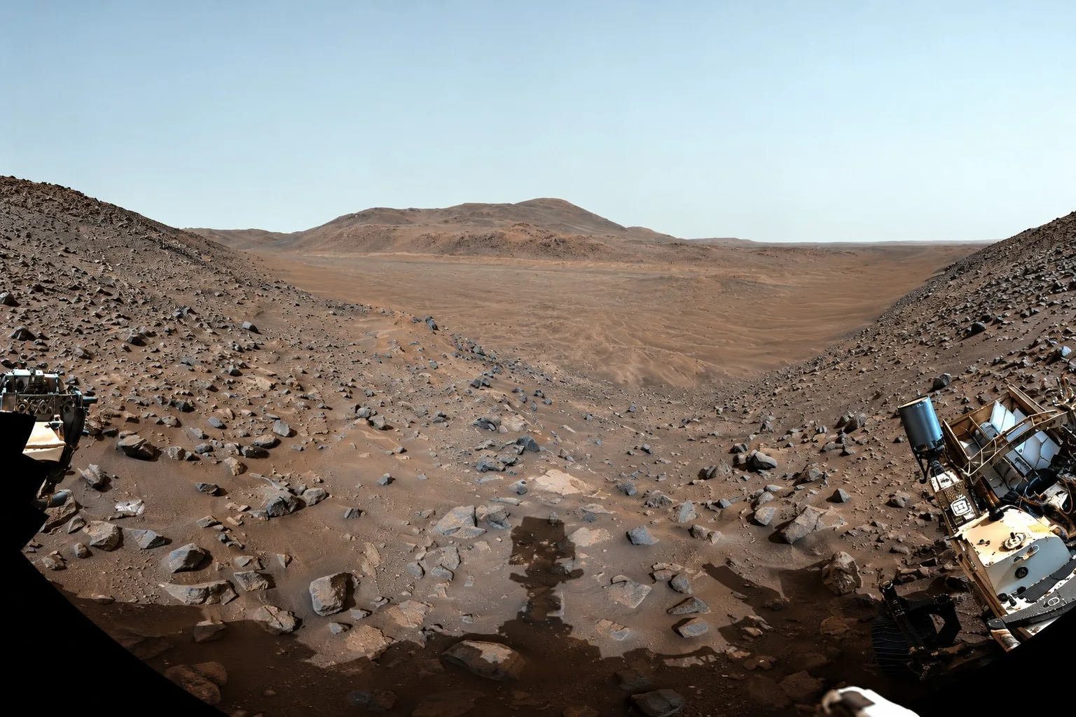 El rover Perseverance de la NASA identificó por primera vez sobre la superficie marciana partículas de apenas 100 nanómetros, unas 700 veces más pequeñas que el grosor de un cabello humano, que podrían llegar a la sangre de futuros astronautas y poner en riesgo su salud. Crédito: NASA.