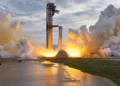 SpaceX encendió los 33 motores de Super Heavy en una prueba del propulsor que utilizará en el próximo vuelo de Starship.