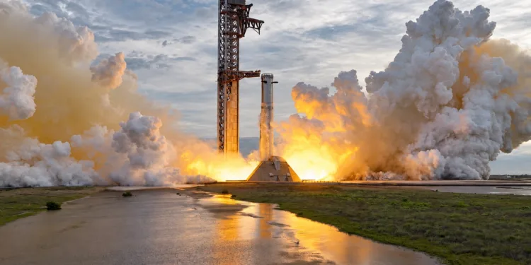 SpaceX encendió los 33 motores de Super Heavy en una prueba del propulsor que utilizará en el próximo vuelo de Starship.