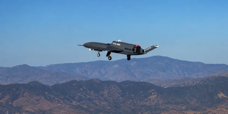 Northrop Grumman voló por primera vez el YFQ-48A, su nuevo caza autónomo para la Fuerza Aérea de EE.UU.