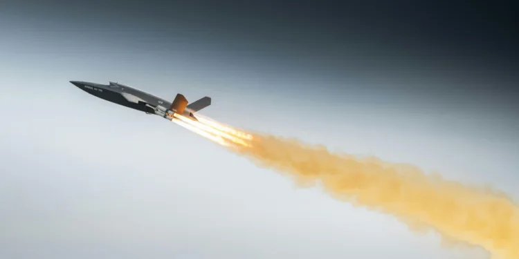 El avión de combate autónomo U740 Valkyrie de Airbus realizó el 29 de septuembre de 2026 su primer vuelo en Europa y alcanzó Mach 0,8 durante sus pruebas. Crédito: Airbus Defense.
