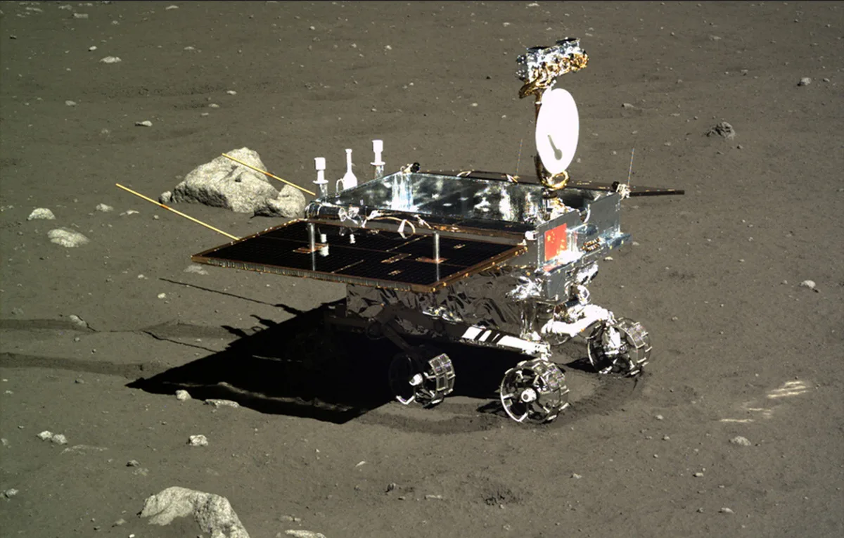 Los Yutu son los rovers del programa Chang’e, diseñados para desplazarse por la superficie de la Luna y realizar estudios científicos del terreno. El primero de la serie, Yutu-1 viajó a bordo de Chang'e 3.
