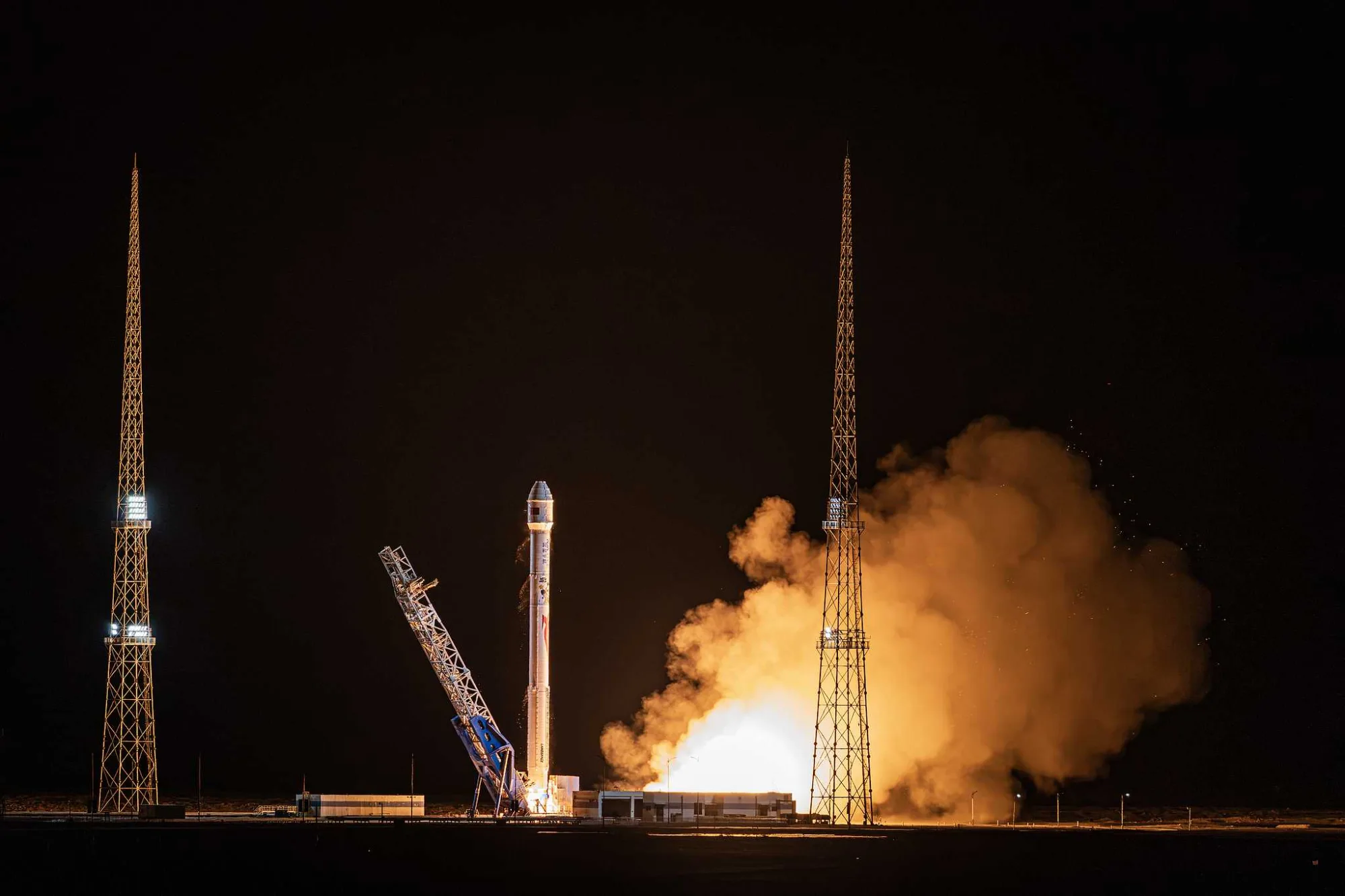 Cohete Zhuque-2E de China lleva 10 satélites al espacio. /VCG